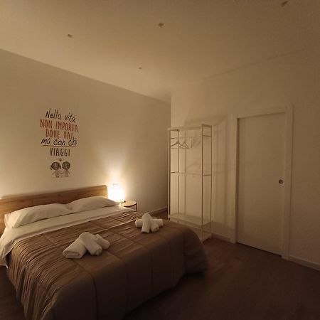 Dimora Crispi 70 Apartment Bari Luaran gambar