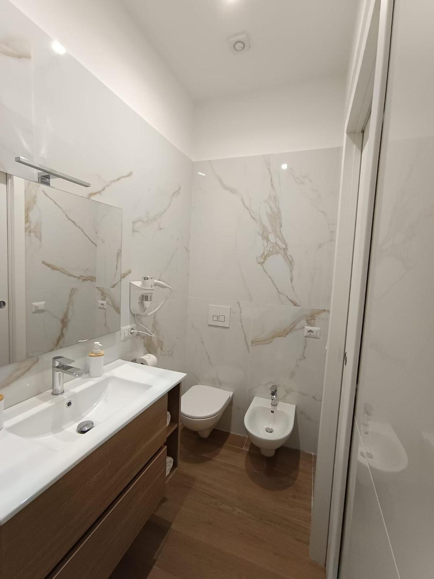 Dimora Crispi 70 Apartment Bari Luaran gambar